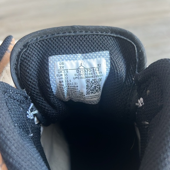 Youth Nike air Jordan's - Picture 4 of 5